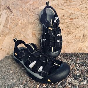 Men’s Keen Black And Yellow Slip-on Waterproof Active Footwear. Size 9